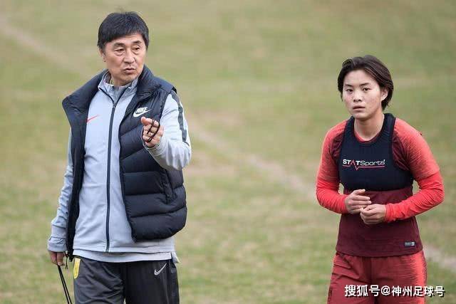 大罗：我一直说本泽马配得上金球奖 之前还有人批我